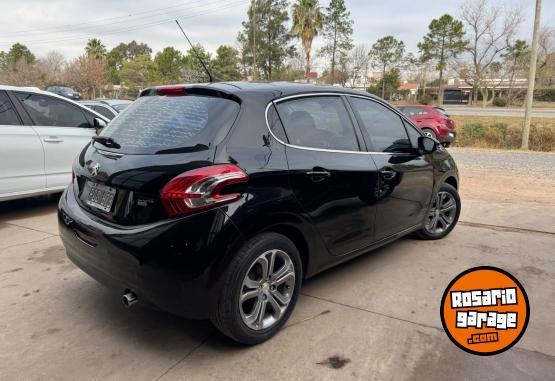 Autos - Peugeot 208 feline 2015 Nafta 124000Km - En Venta