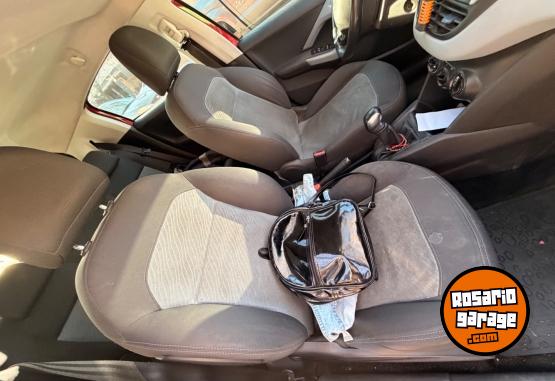 Autos - Peugeot 208 allure 2013 Nafta 95000Km - En Venta