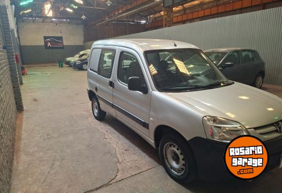 Utilitarios - Peugeot Partner furgon hdi 1.6 2018 Diesel 119000Km - En Venta