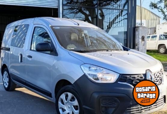 Utilitarios - Renault Kangoo zen 1.6 2022 GNC 127000Km - En Venta