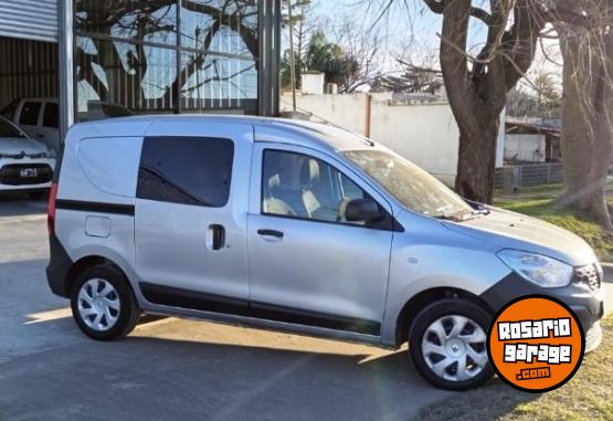 Utilitarios - Renault Kangoo zen 1.6 2022 GNC 127000Km - En Venta