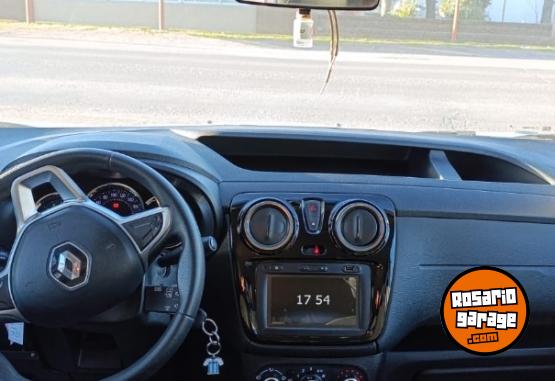 Utilitarios - Renault Kangoo zen 1.6 2022 GNC 127000Km - En Venta