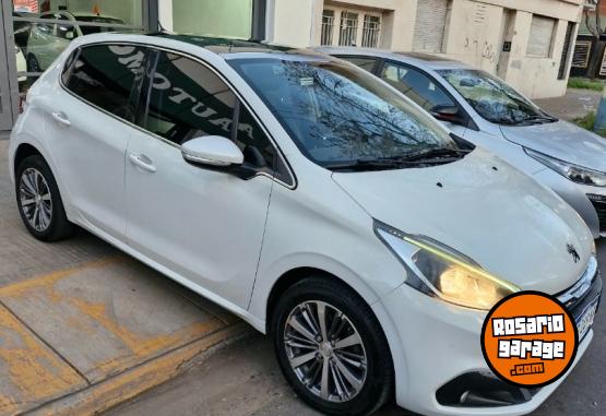 Autos - Peugeot 208 2017 Nafta 110000Km - En Venta