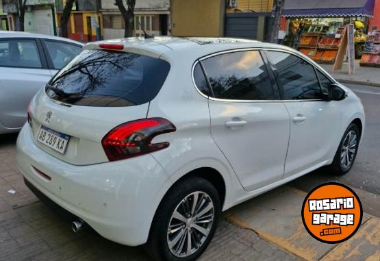 Autos - Peugeot 208 2017 Nafta 110000Km - En Venta