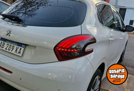 Autos - Peugeot 208 2017 Nafta 110000Km - En Venta