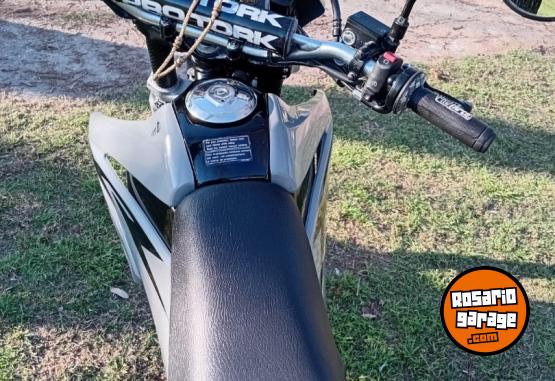 Motos - Honda Xr 250 2023 Nafta 9800Km - En Venta