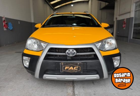 Autos - Toyota ETIOS CROSS 1.5 MT 2014 Nafta 74000Km - En Venta