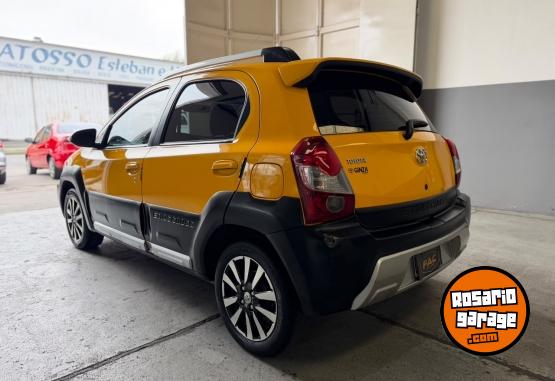Autos - Toyota ETIOS CROSS 1.5 MT 2014 Nafta 74000Km - En Venta