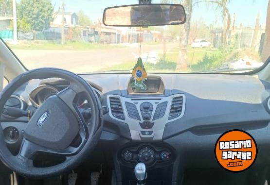 Autos - Ford Fiesta kinetic 2011 Nafta 139000Km - En Venta