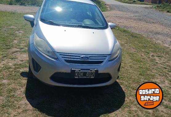 Autos - Ford Fiesta kinetic 2011 Nafta 139000Km - En Venta