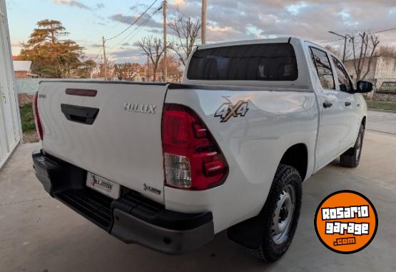 Camionetas - Toyota Hilux DX 4x4 2020 Diesel 236000Km - En Venta