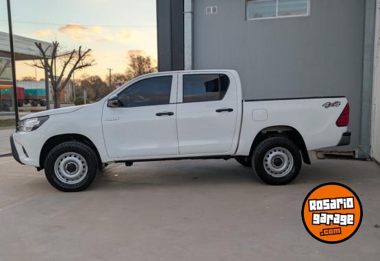 Camionetas - Toyota Hilux DX 4x4 2020 Diesel 236000Km - En Venta
