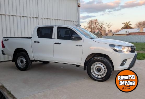 Camionetas - Toyota Hilux DX 4x4 2020 Diesel 236000Km - En Venta