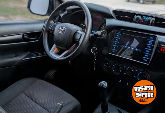 Camionetas - Toyota Hilux DX 4x4 2020 Diesel 236000Km - En Venta