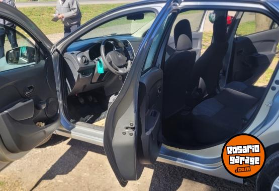 Autos - Renault Logan 2015 GNC 163500Km - En Venta