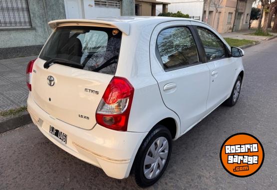 Autos - Toyota Etios 2015 GNC 173000Km - En Venta