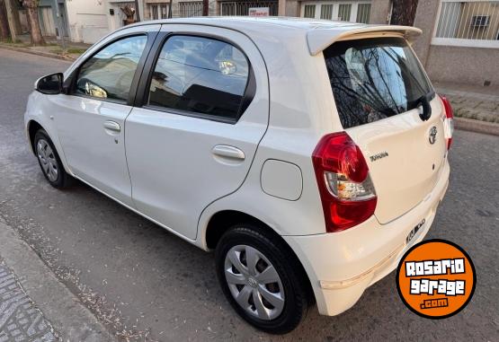 Autos - Toyota Etios 2015 GNC 173000Km - En Venta