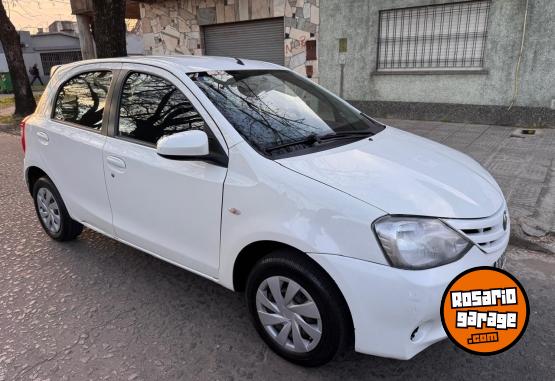 Autos - Toyota Etios 2015 GNC 173000Km - En Venta