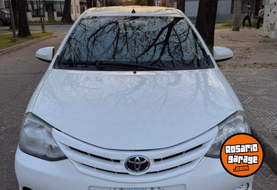 Autos - Toyota Etios 2015 GNC 173000Km - En Venta