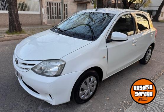 Autos - Toyota Etios 2015 GNC 173000Km - En Venta