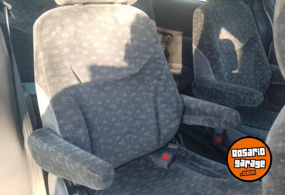 Autos - Kia Carnival 2000 Diesel 233000Km - En Venta