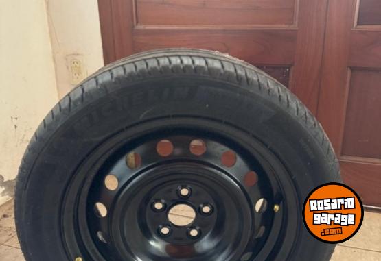 Accesorios para Autos - cubierta michelin 205x55x16 con llanta incluida - En Venta
