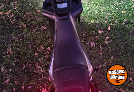 Motos - Husqvarna Svartpilen 2021 Nafta 4700Km - En Venta
