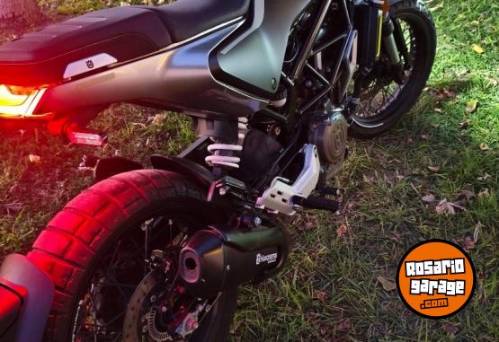 Motos - Husqvarna Svartpilen 2021 Nafta 4700Km - En Venta
