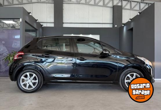 Autos - Peugeot 208 Allure Touchscreen 2016 Nafta 131100Km - En Venta