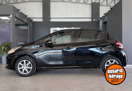 Autos - Peugeot 208 Allure Touchscreen 2016 Nafta 131100Km - En Venta