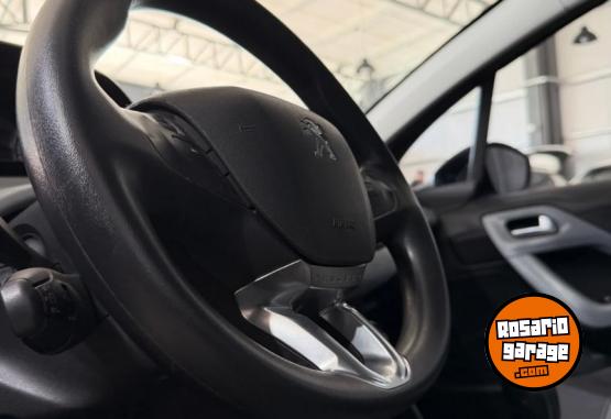 Autos - Peugeot 208 Allure Touchscreen 2016 Nafta 131100Km - En Venta