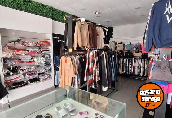 Indumentaria - Se vende LOTE DE ROPA - En Venta