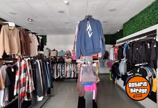 Indumentaria - Se vende LOTE DE ROPA - En Venta