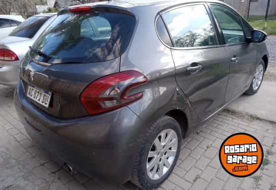 Autos - Peugeot 208 2018 Nafta 141350Km - En Venta