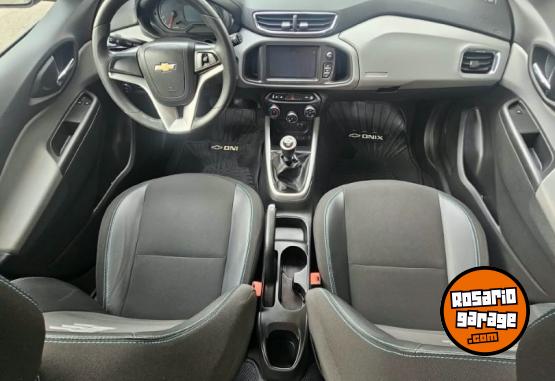 Autos - Chevrolet ONIX LT+ 1.4N 2019 GNC 110000Km - En Venta