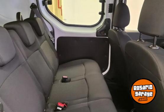 Utilitarios - Renault Kangoo Stepway 2026 Nafta 0Km - En Venta