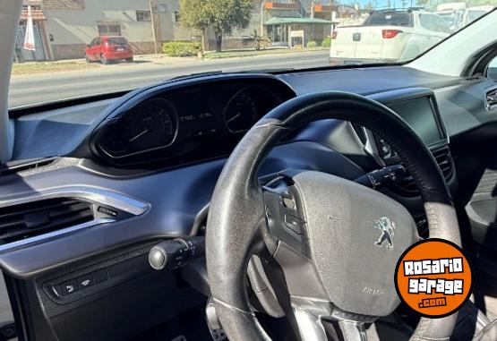Autos - Peugeot 208 2013 Nafta 137000Km - En Venta