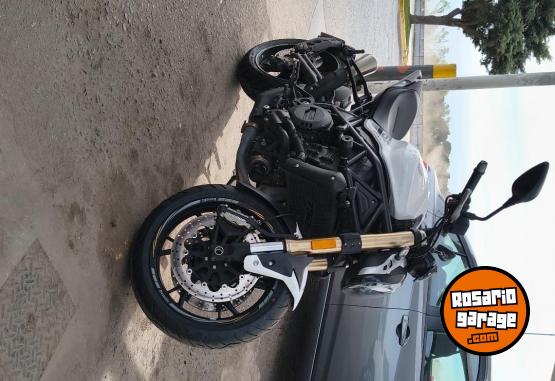 Motos - Benelli 752S 2023 Nafta 20000Km - En Venta