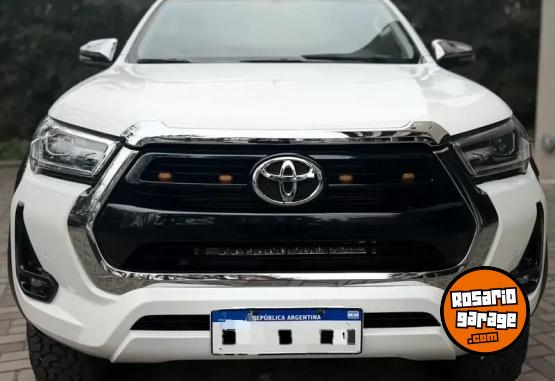 Camionetas - Toyota Hilux Pick-Up 2023 Diesel 76000Km - En Venta