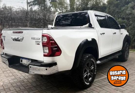 Camionetas - Toyota Hilux Pick-Up 2023 Diesel 76000Km - En Venta