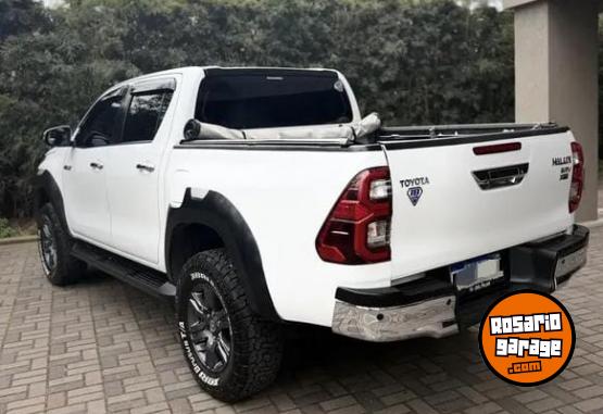 Camionetas - Toyota Hilux Pick-Up 2023 Diesel 76000Km - En Venta