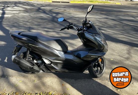 Motos - Honda PCX 2024 Nafta 7200Km - En Venta