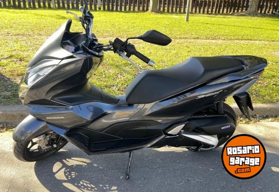 Motos - Honda PCX 2024 Nafta 7200Km - En Venta