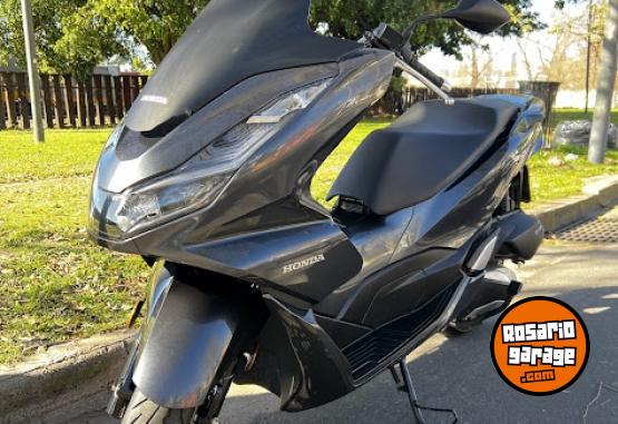 Motos - Honda PCX 2024 Nafta 7200Km - En Venta