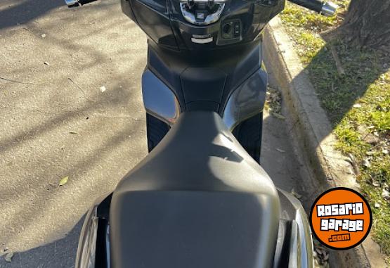 Motos - Honda PCX 2024 Nafta 7200Km - En Venta