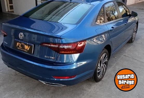 Autos - Volkswagen Vento Highline 2021 Nafta 84000Km - En Venta
