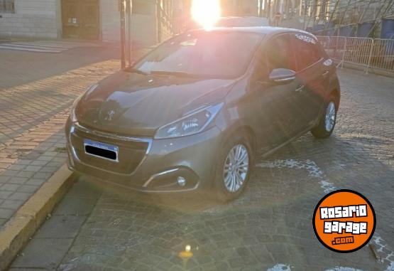 Autos - Peugeot 208 2016 Nafta 92000Km - En Venta