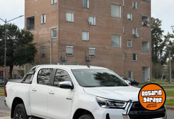 Autos - Toyota HILUX SRV 2023 Diesel 70000Km - En Venta