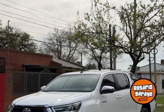 Autos - Toyota HILUX SRV 2023 Diesel 70000Km - En Venta