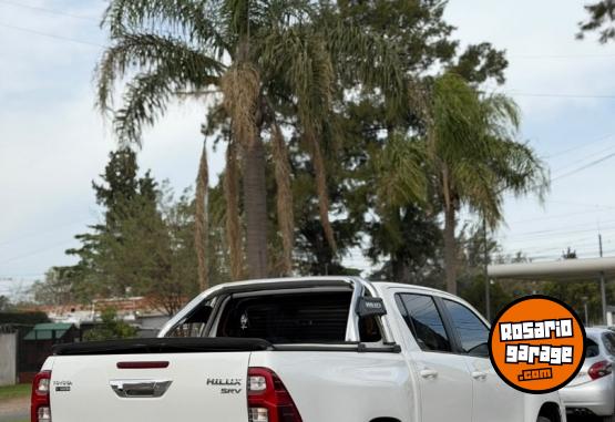 Autos - Toyota HILUX SRV 2023 Diesel 70000Km - En Venta